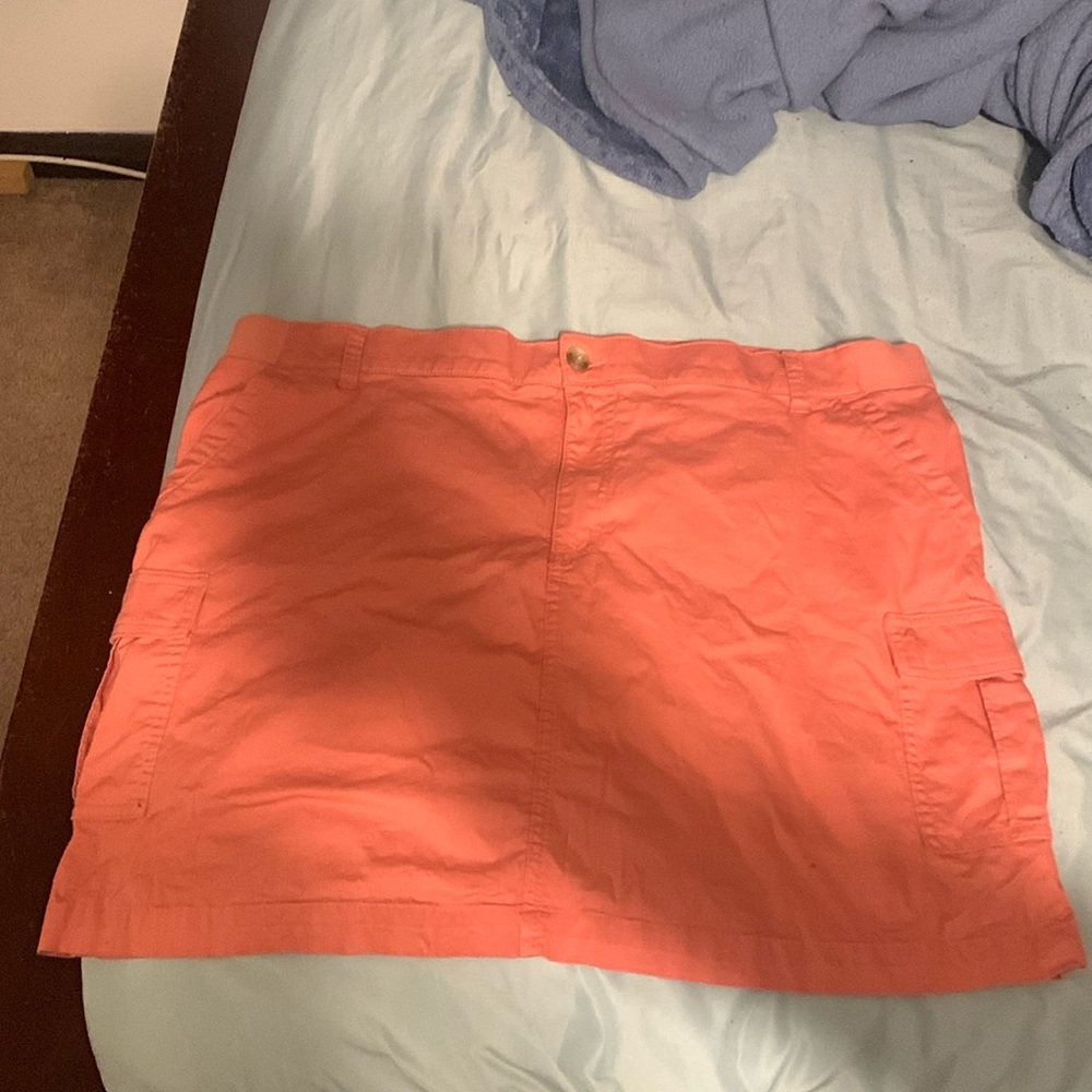 selling a pink shirt, brand is Lee and it’s plus size, 20M
